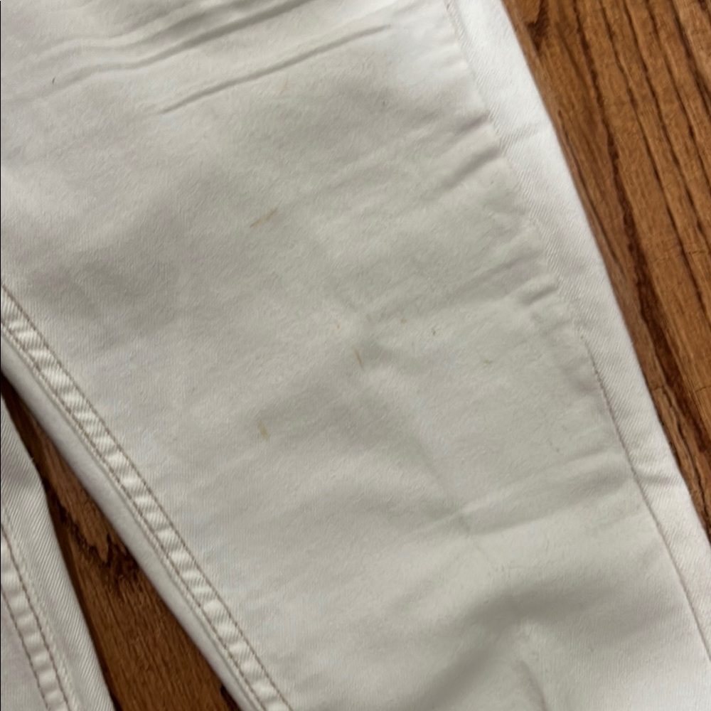 Free People White Ankle Cropped Jeans with Distressed Hem/knees - Picture 6 of 10